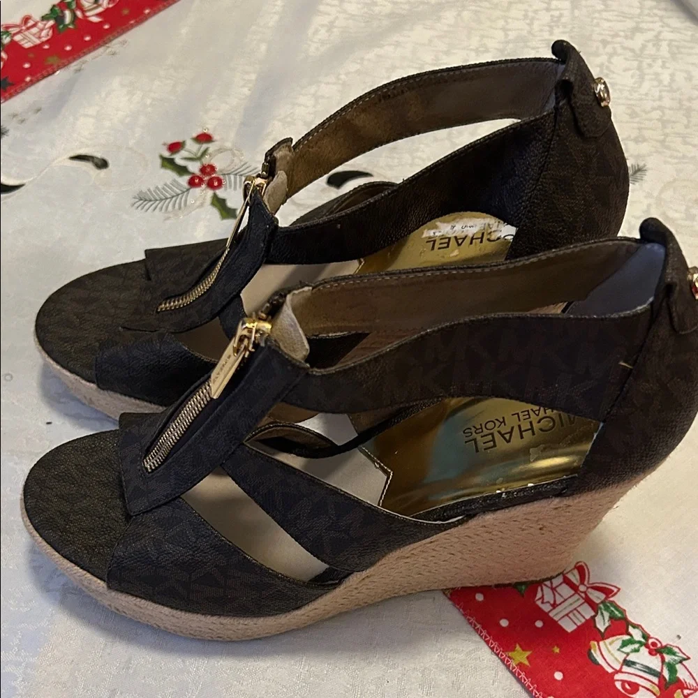 MICHAEL Michael Kors Black Patterned Heels - Picture 3 of 3